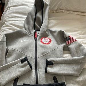 Nike jacket extra small with medium leggings